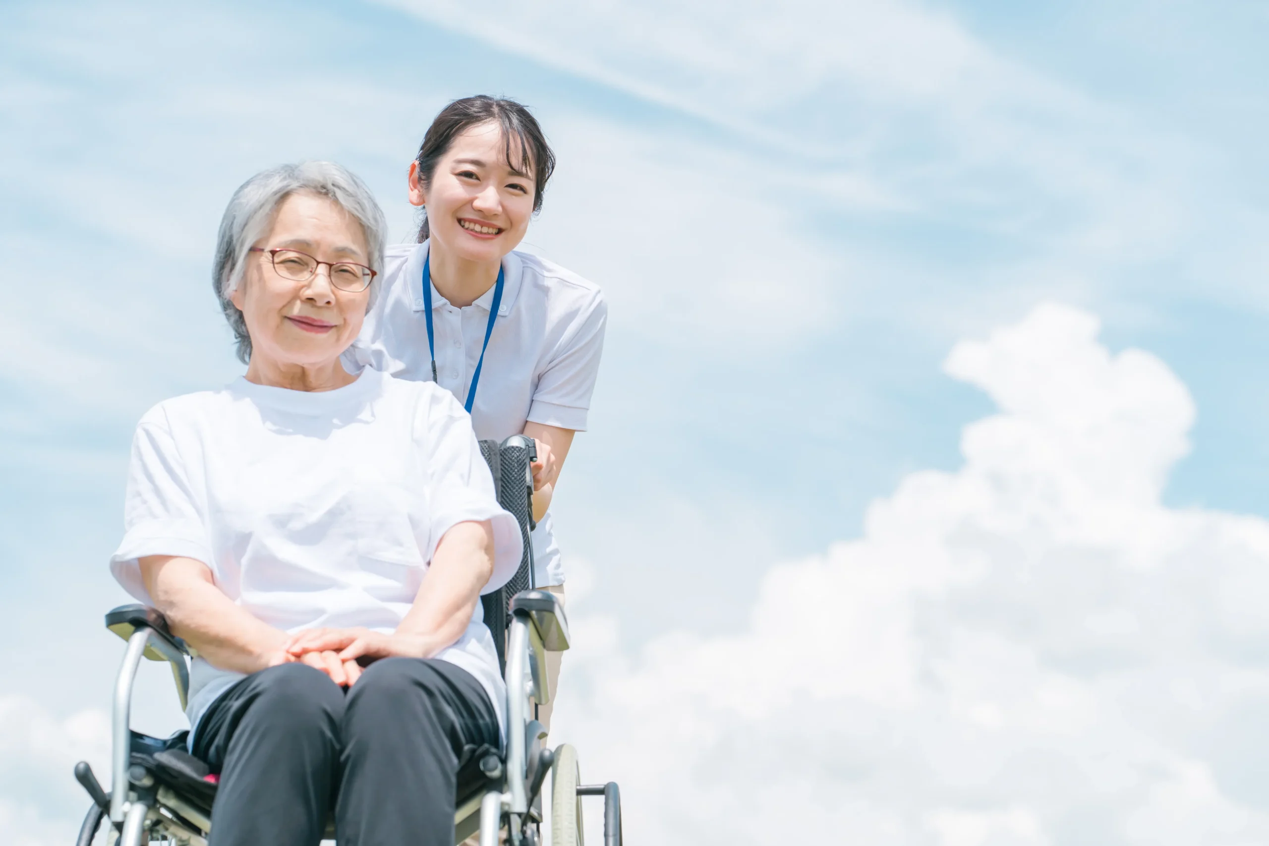 介護職の未来は明るい？最新の処遇改善と給与の実態