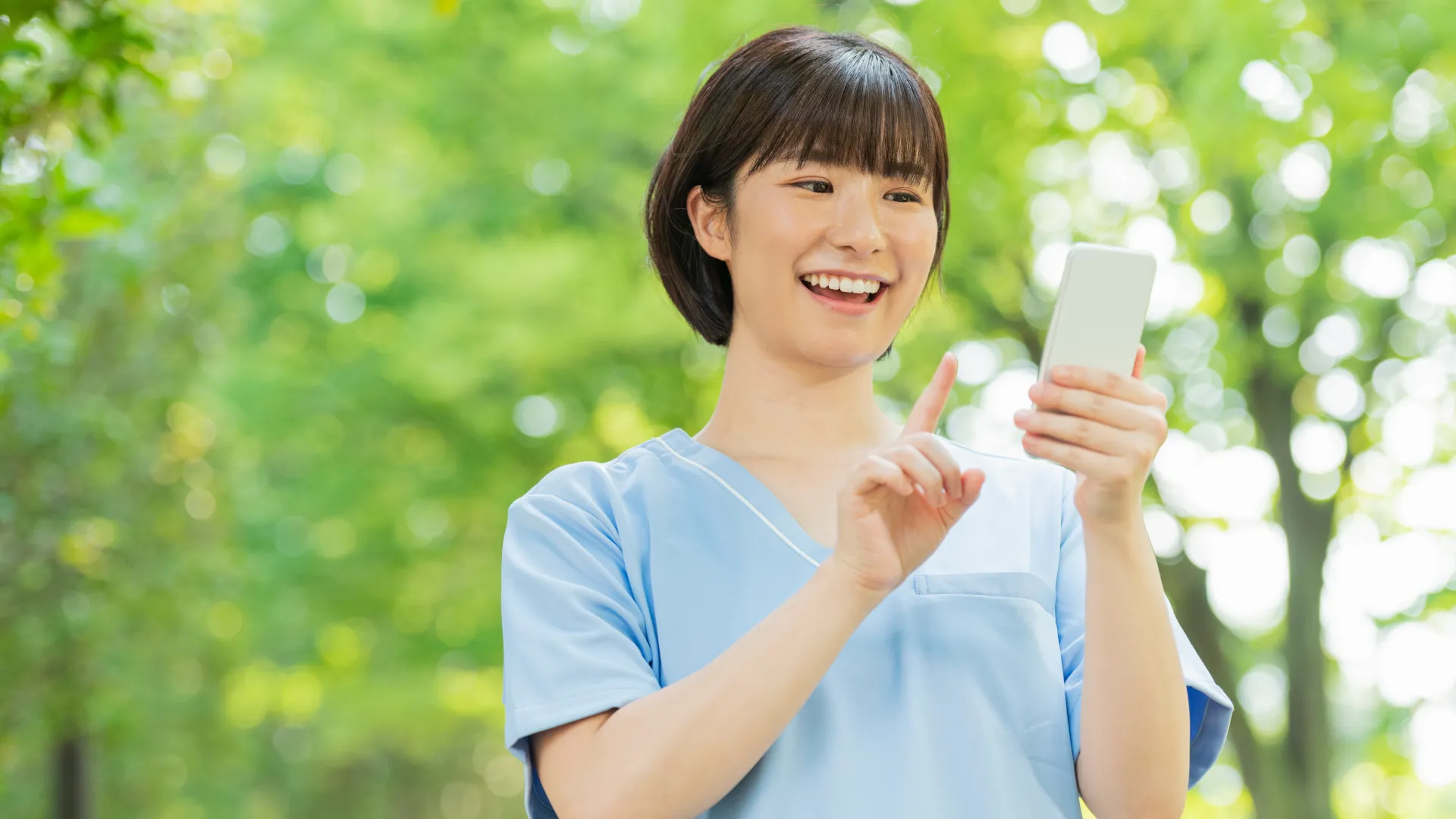 無料で使えるものも多い介護受験アプリ
