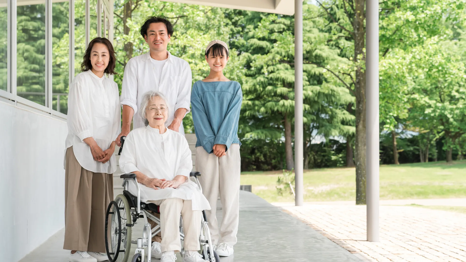 介護人材の確保のため待遇改善が進んでいる