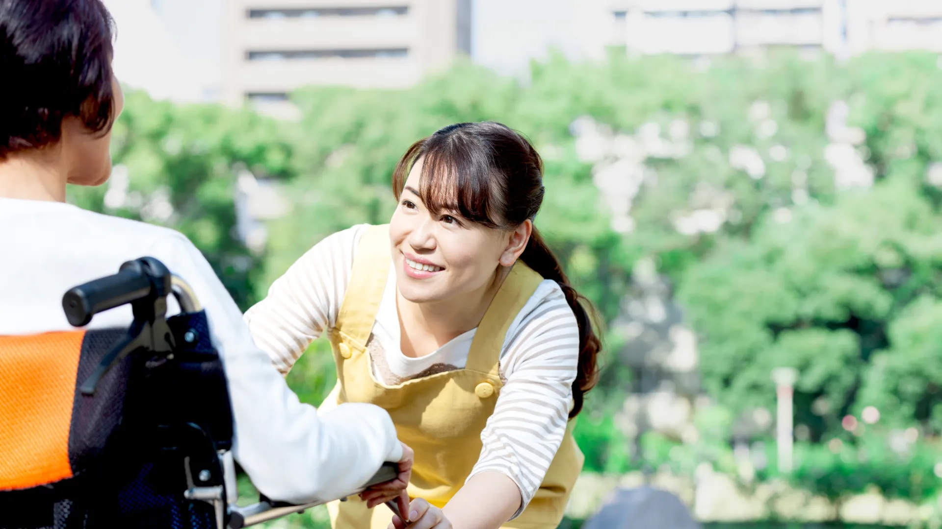 介護の資格をもたない人と資格をもっている人とでは、何が違うの?