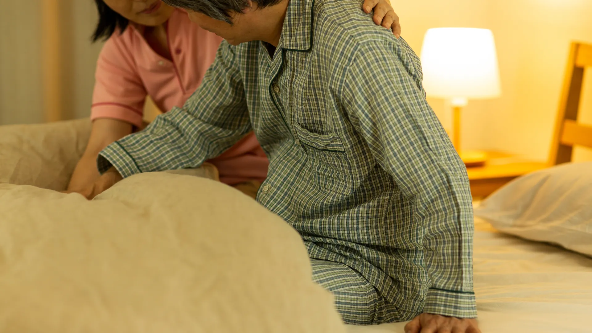 介護の夜勤って、どんなことをするの？
