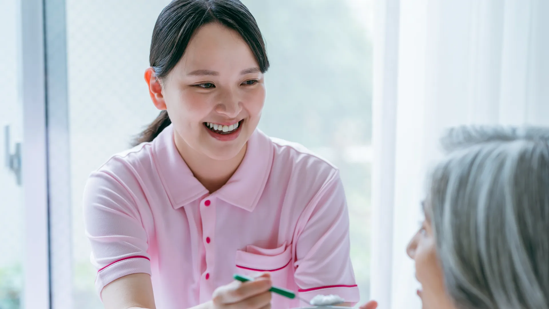 大学生で介護資格を目指す2つの理由