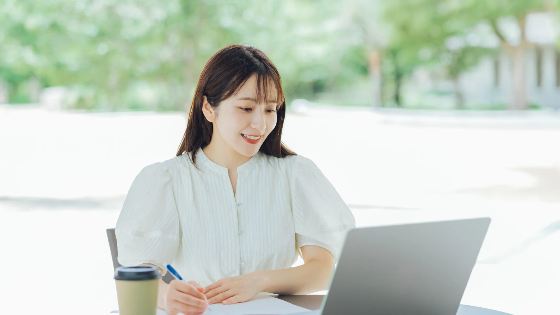 介護資格取得のための補助金・給付金を徹底解説｜費用負担を減らして資格を取る方法とは？