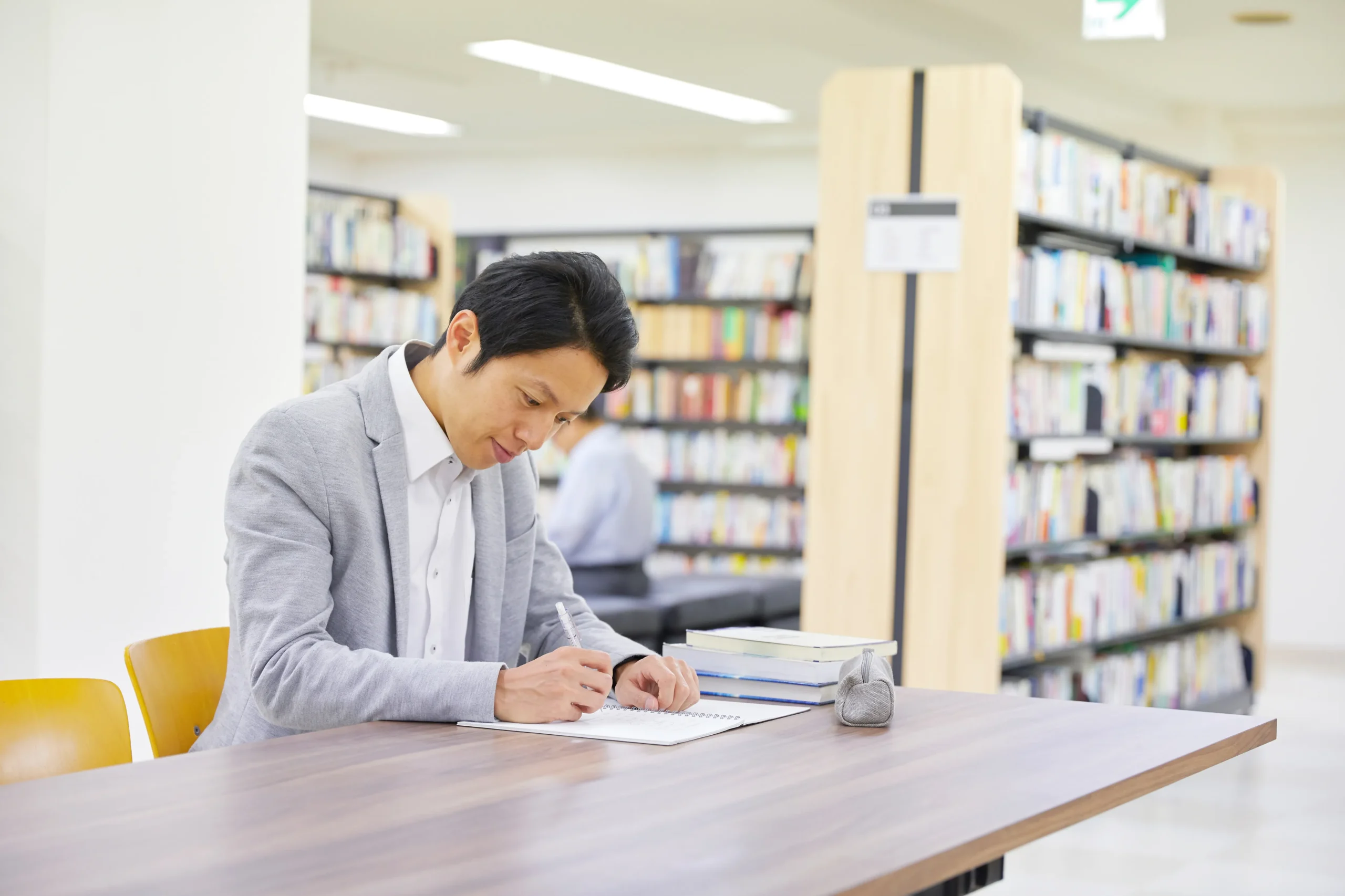 介護の転職活動は働きながらでもできる？在職中に進める具体的な方法と注意点
